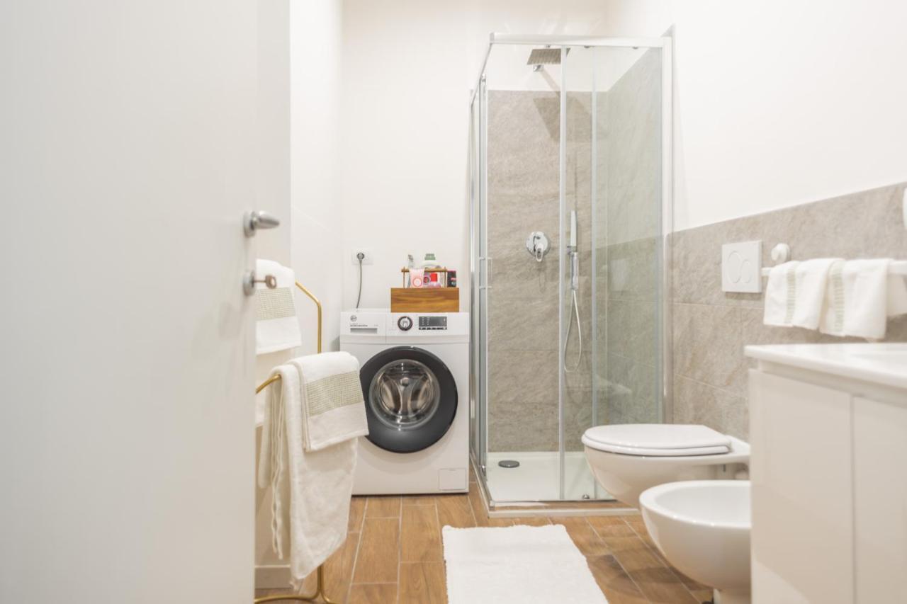 Lora Apartment,Free Private Parking, Self Check In,1 Como Exterior photo