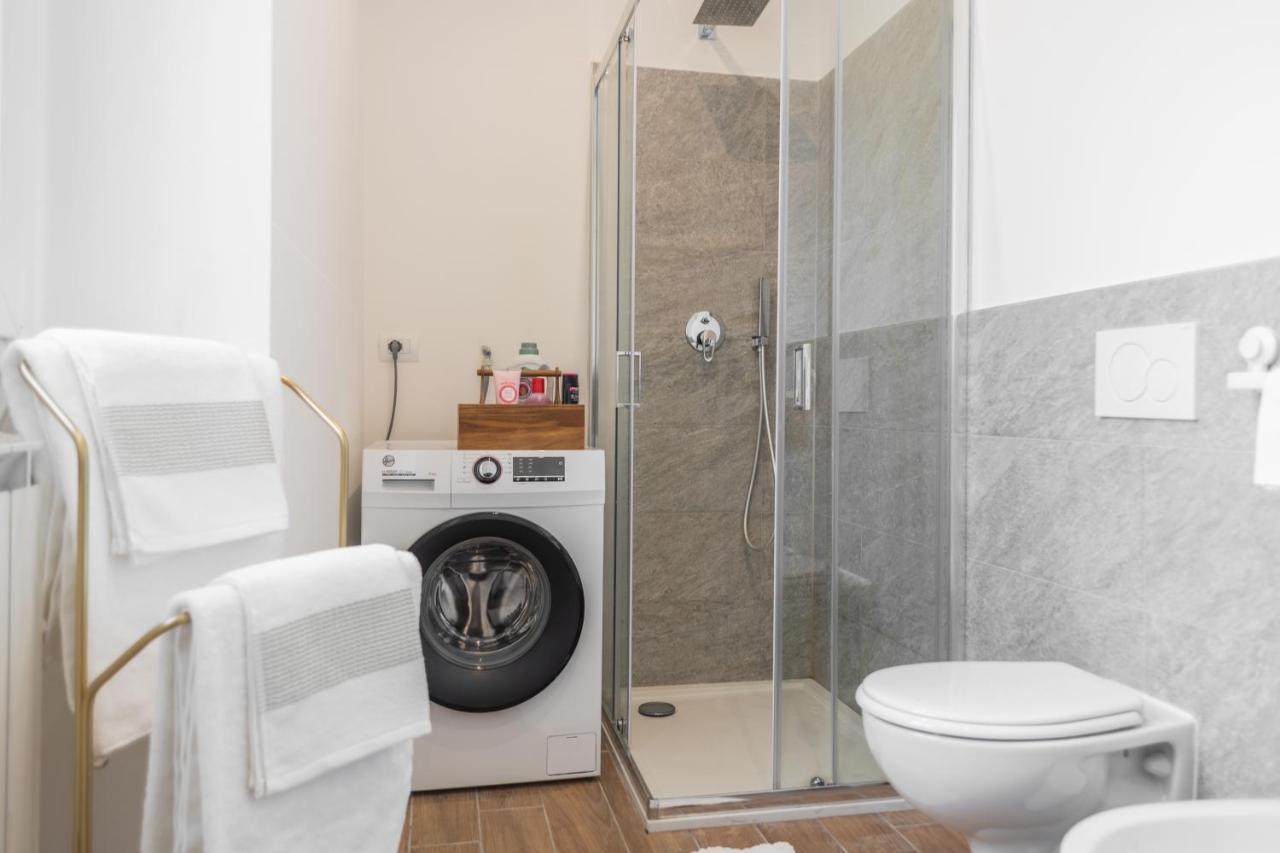 Lora Apartment,Free Private Parking, Self Check In,1 Como Exterior photo