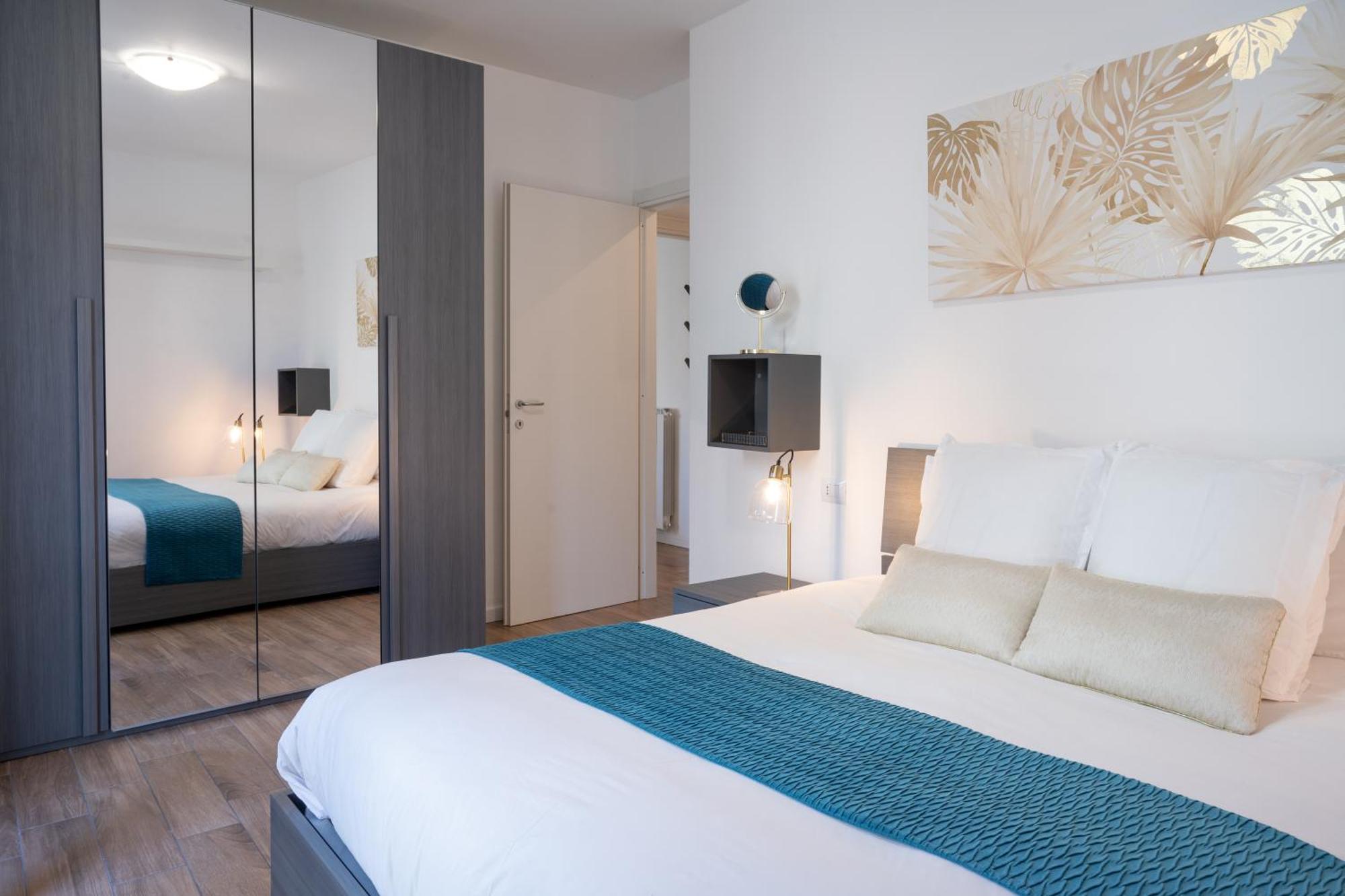 Lora Apartment,Free Private Parking, Self Check In,1 Como Exterior photo