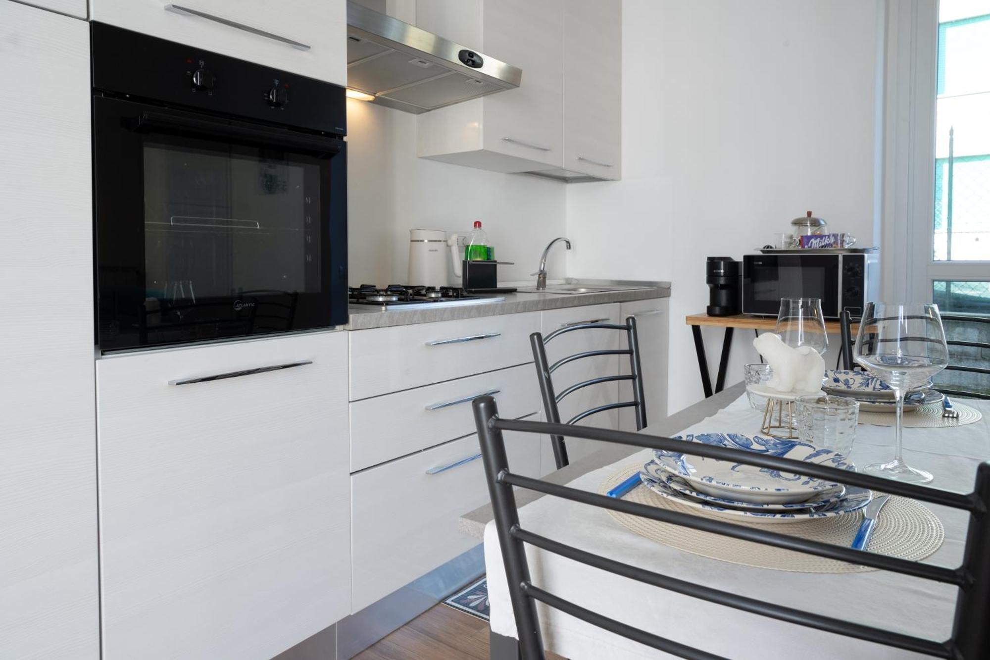 Lora Apartment,Free Private Parking, Self Check In,1 Como Exterior photo