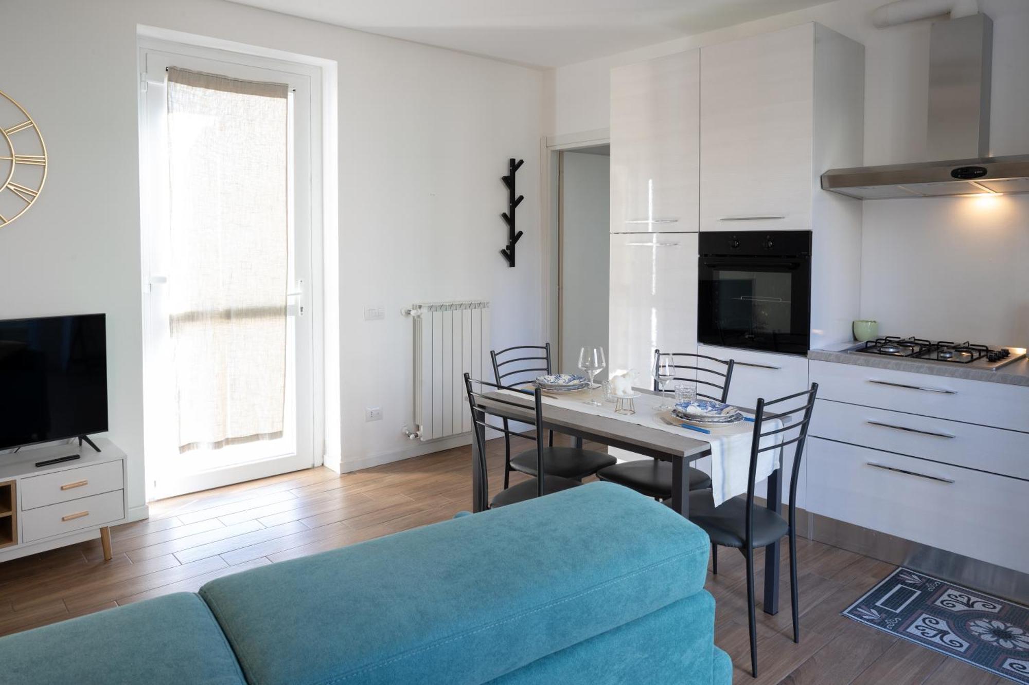 Lora Apartment,Free Private Parking, Self Check In,1 Como Exterior photo